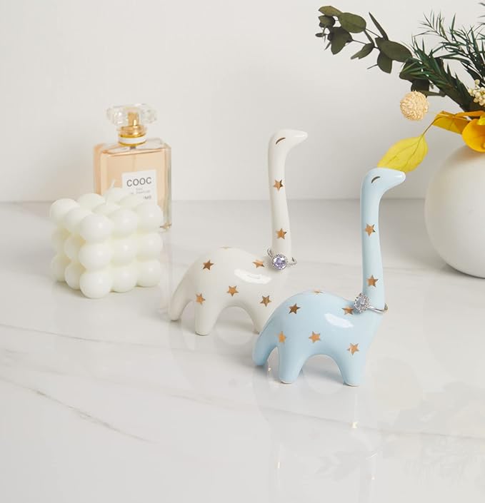 PUDDING CABIN White Dinosaur Ring Holder Engagement Wedding Ring Stand, Dinosaur Gifts, Cute Preppy Room Decor, Birthday Gifts for Women Her Girls Friends, Bridal Shower Bridesmaid Christmas Gifts