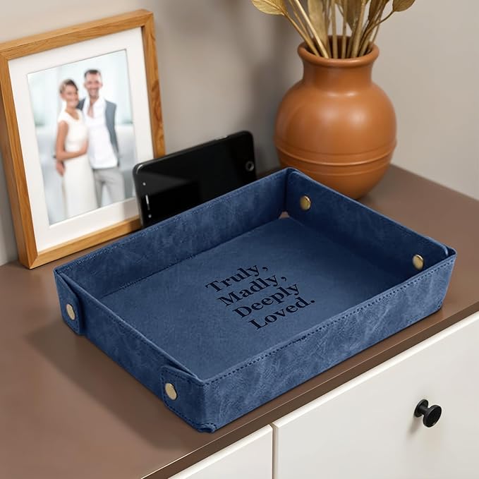 Engraved PU Leather Valet Tray for Couples – Personalized Catchall with Custom Name – Organizer for Keys, Wallet, Jewelry – Romantic Gift – Blue