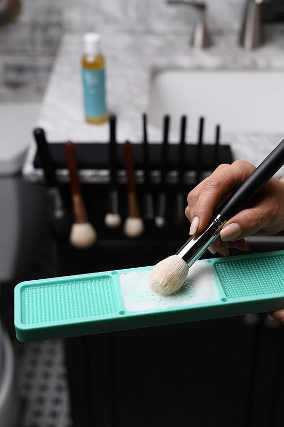 Mat Makeup Brush Cleaner - Exfoliating Pad for Deep Cleaning Foundations Brushes