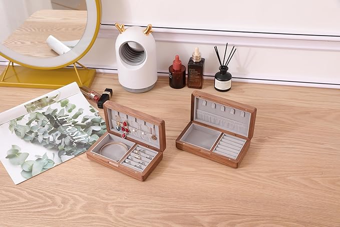 Small wooden, portable travel jewelry, Vintage Walnut Wood Jewelry Case，watch storage box, necklace, ring, earring storage gift box, vintage exquisite walnut jewelry box